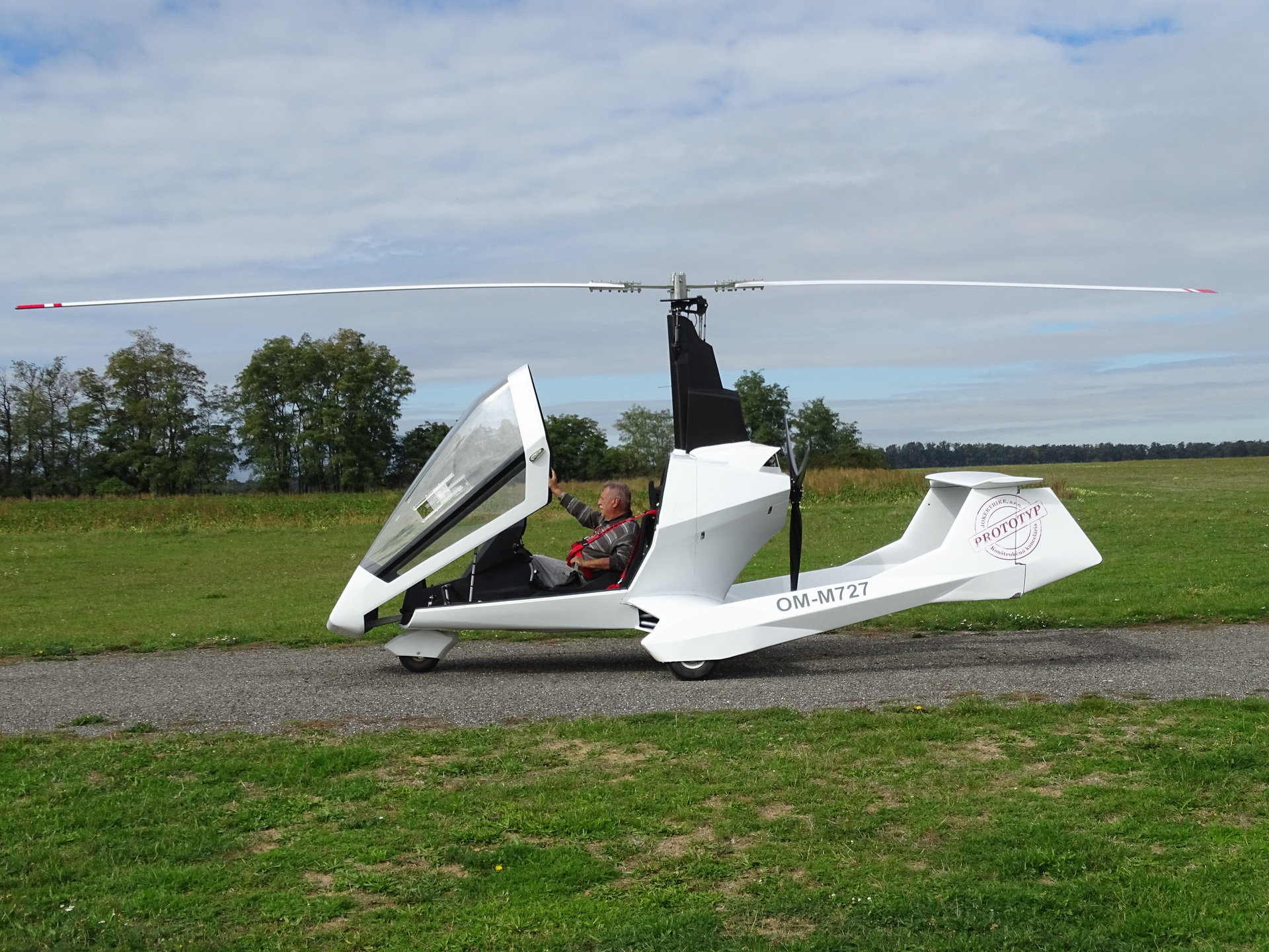 JOKERTRIKE manufacture and sale of motor hang glide Jokertrike